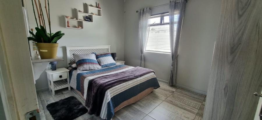 2 Bedroom Property for Sale in Hoogland Western Cape